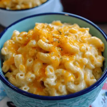 PAULA DEEN’S CROCK POT MAC AND CHEESE