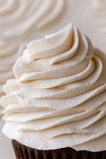 Chocolate Cupcakes With Vanilla Frosting