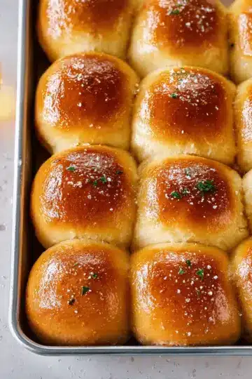 Garlic Butter Dinner Rolls